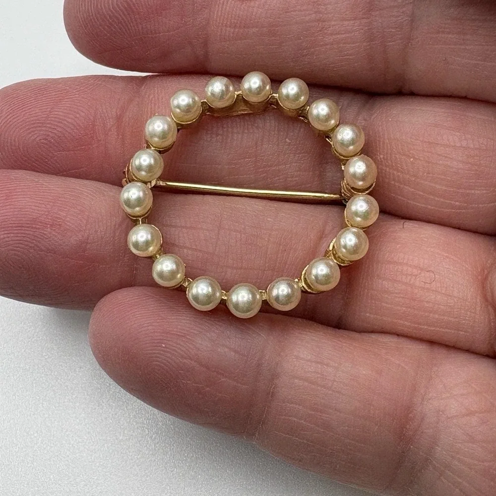 Vintage Majorica Faux Pearl Brooch Circle Wreath Classic Coquette